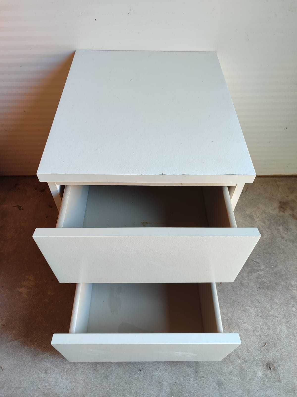 Mesa cabeceira IKEA