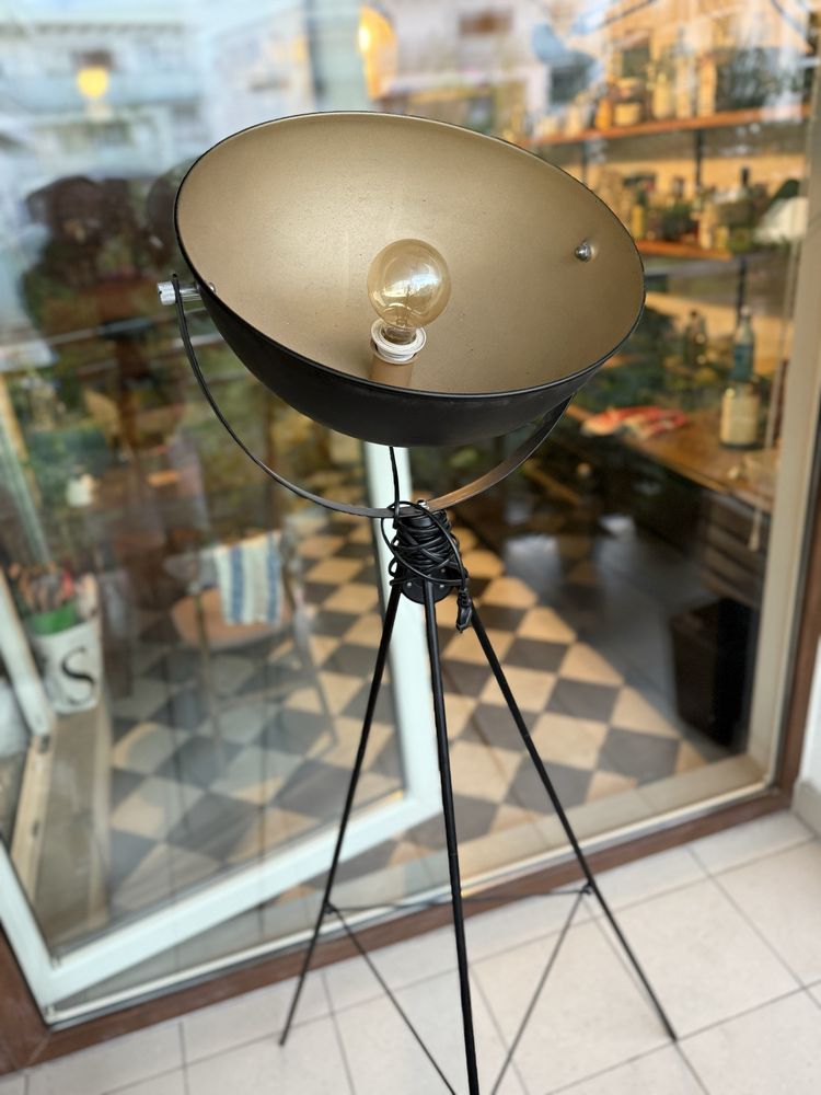 Duża lampa stojąca