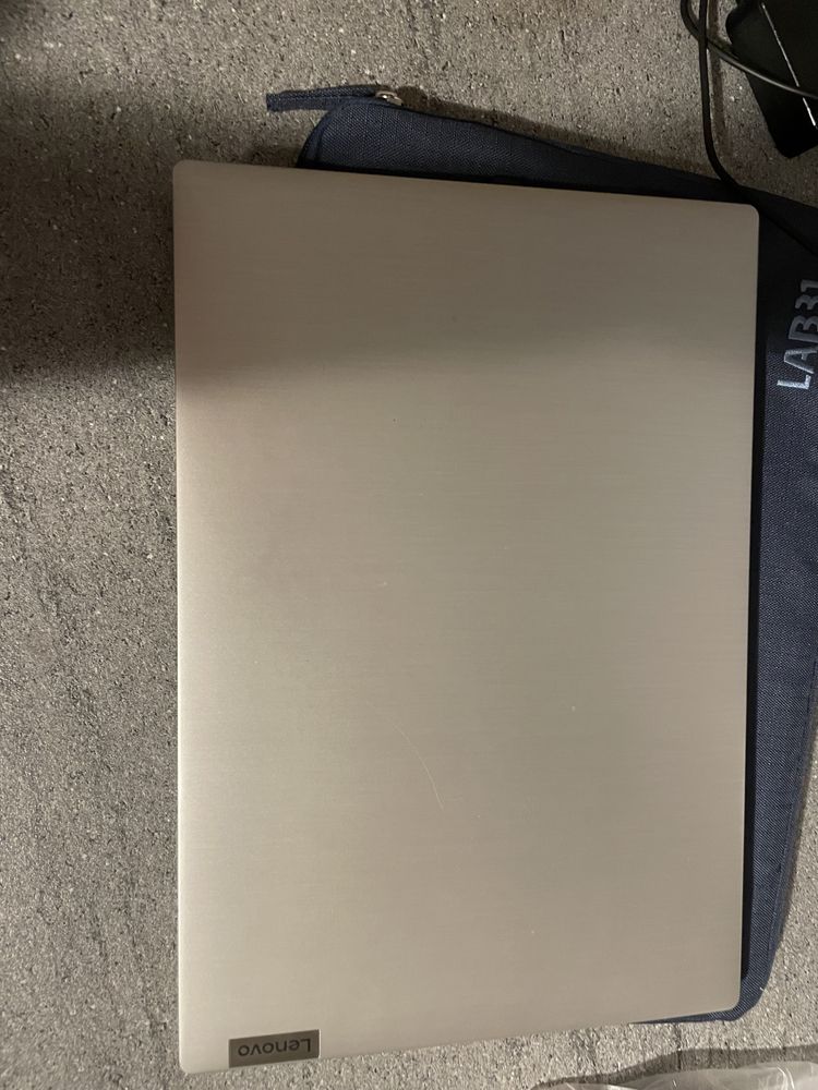 Lenovo IdePad 3 jak nowy