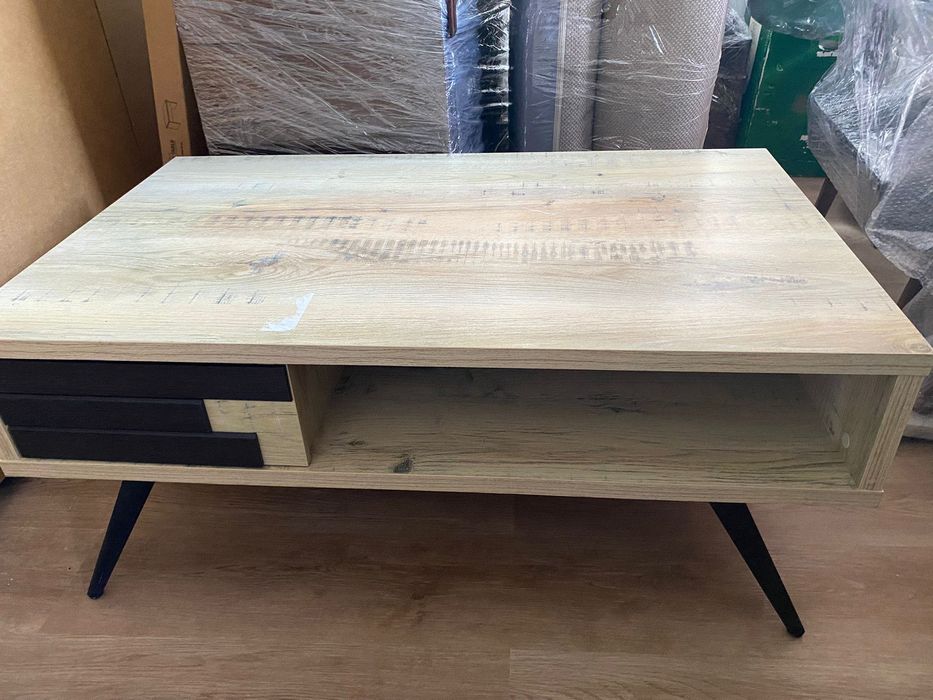 Mesa de centro moderna em madeira clara – como nova