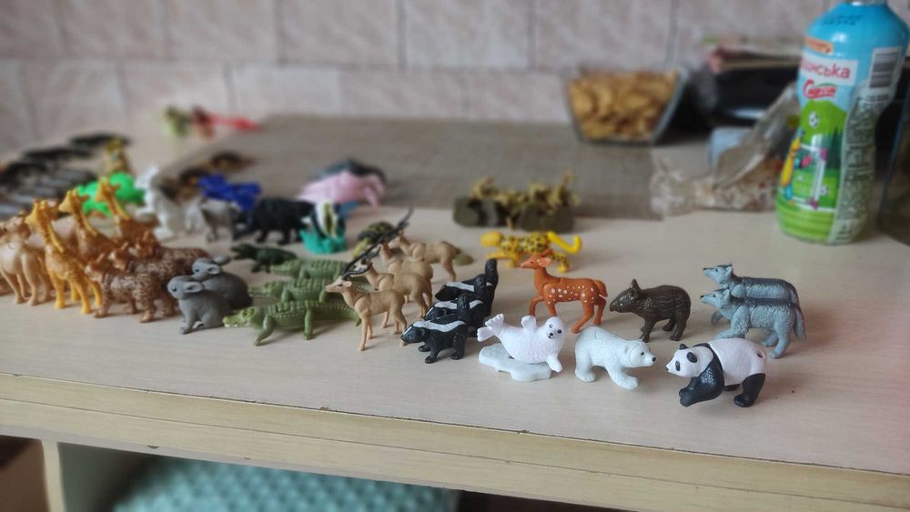 Іграшки кіндер тварини ,принцеси,Гаррі Поттер.