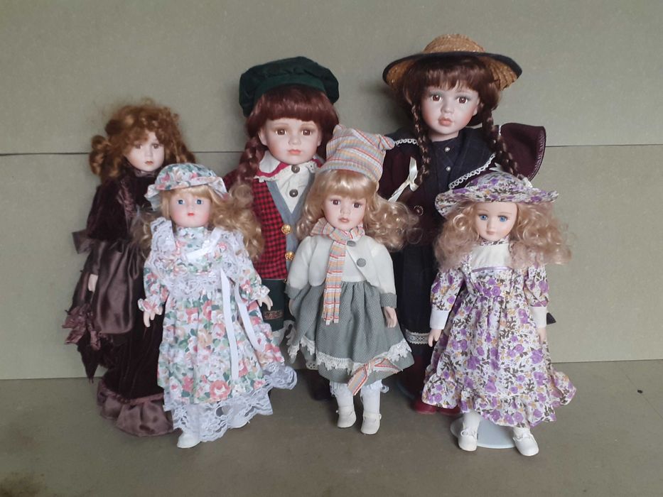 Coleção de bonecas em porcelana.