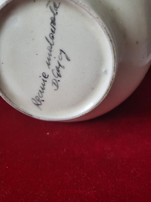 Piekny  wazon z podpisem  ceramika - fajans .- zdobiony recz.lata 60 t