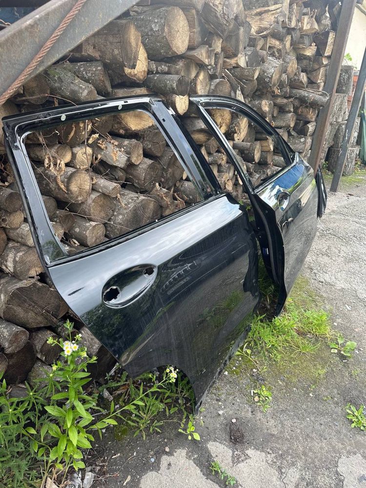 Двері праві (передні/задні) до BMW X3 ( кузов G01). Чорного кольору