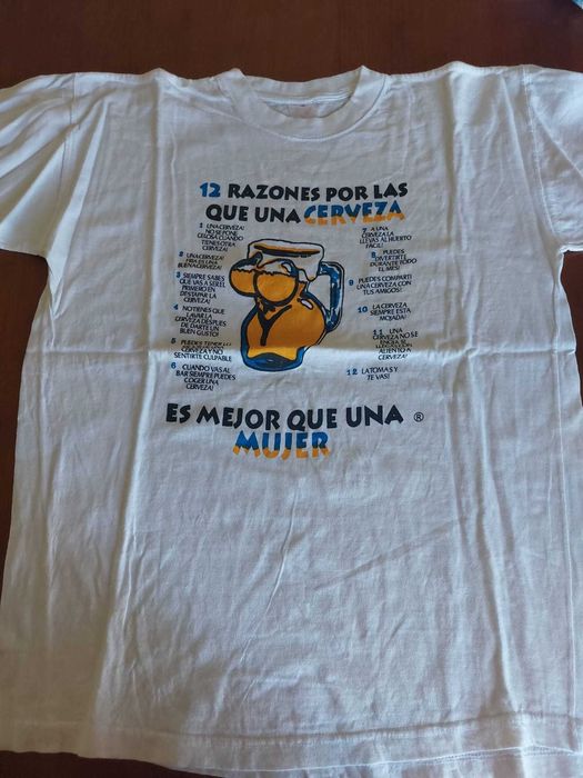 T-shirt branca com estampado na frente