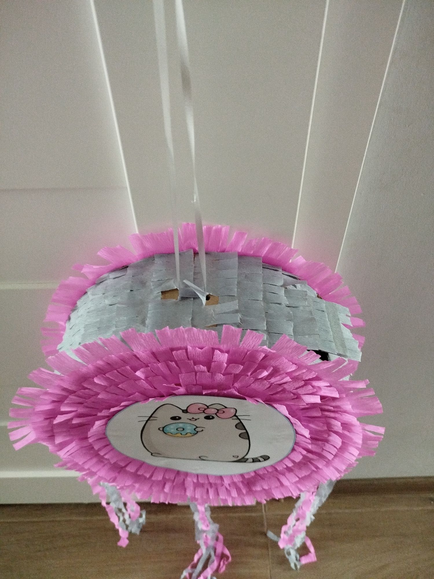Piniata kot pusheen różowo szara z tasiemkami