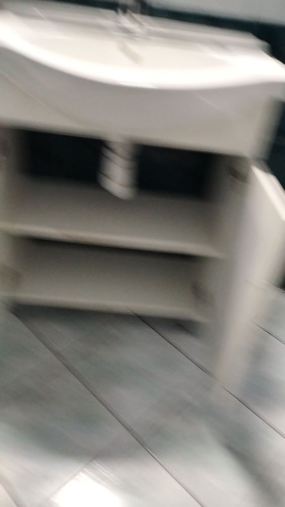 Meble łazienkowe białe