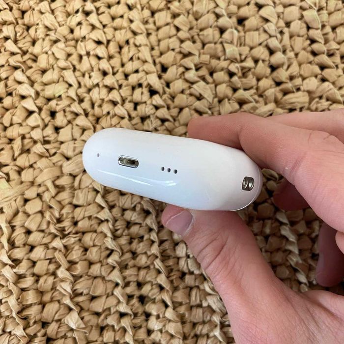 Оригінальні AirPods Pro 2 у стані нових.