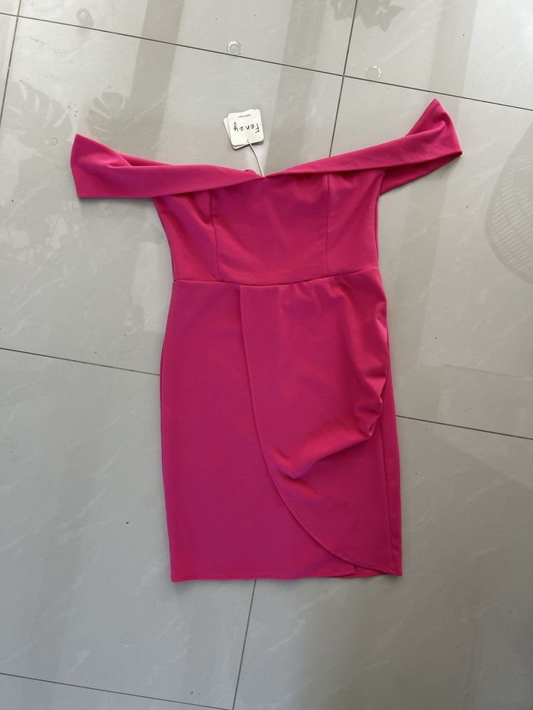 Sukienka fuksjowa nowa z metką butik różowa komunia wesele elastyczna