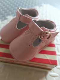 Buty buciki niemowlęce dziewczęce różowe 10cm lakierki chrzest wesele