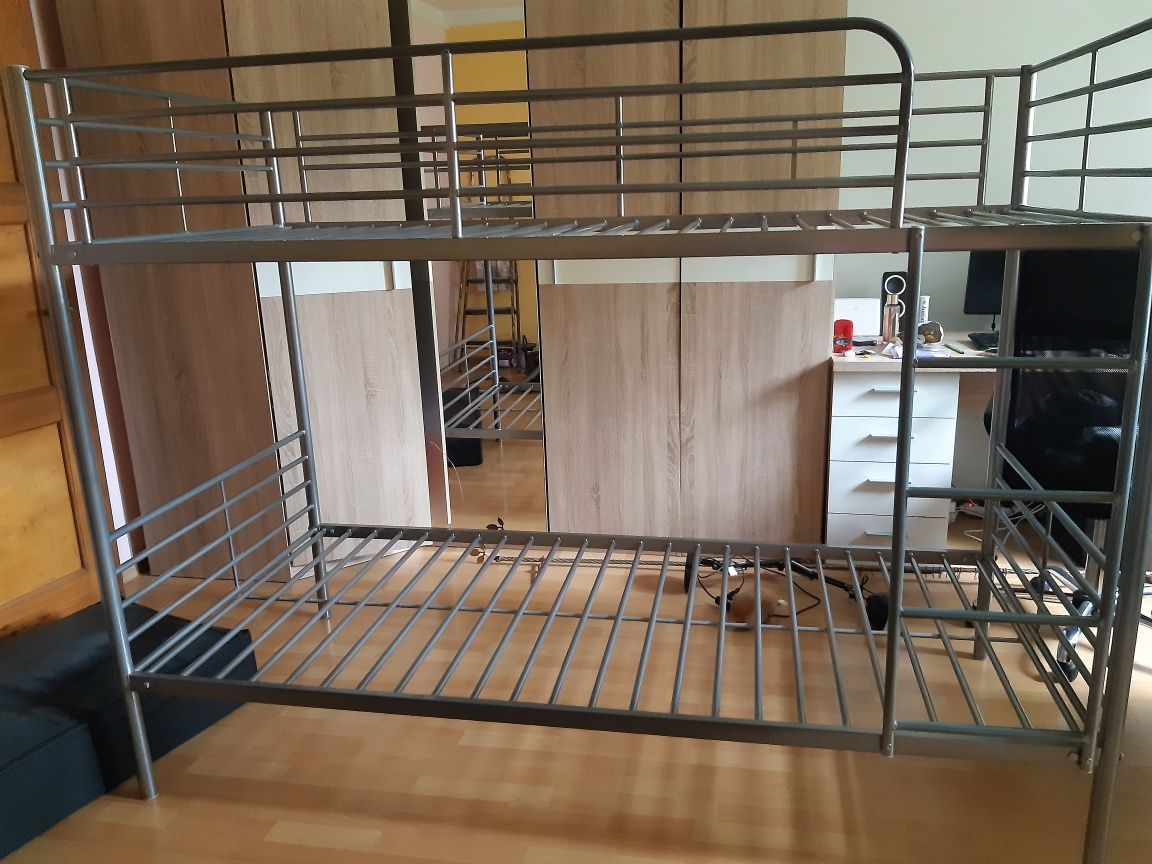 Łóżko piętrowe metalowe