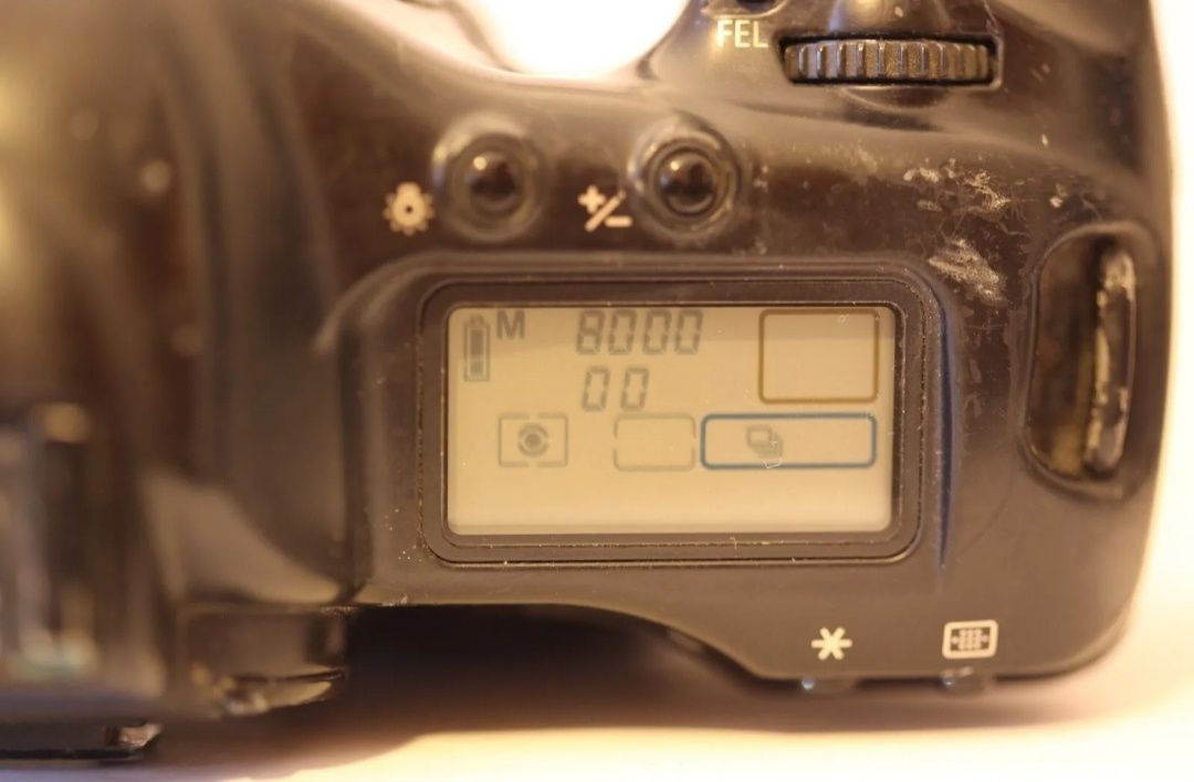 Câmera Analógica Canon EOS 1V