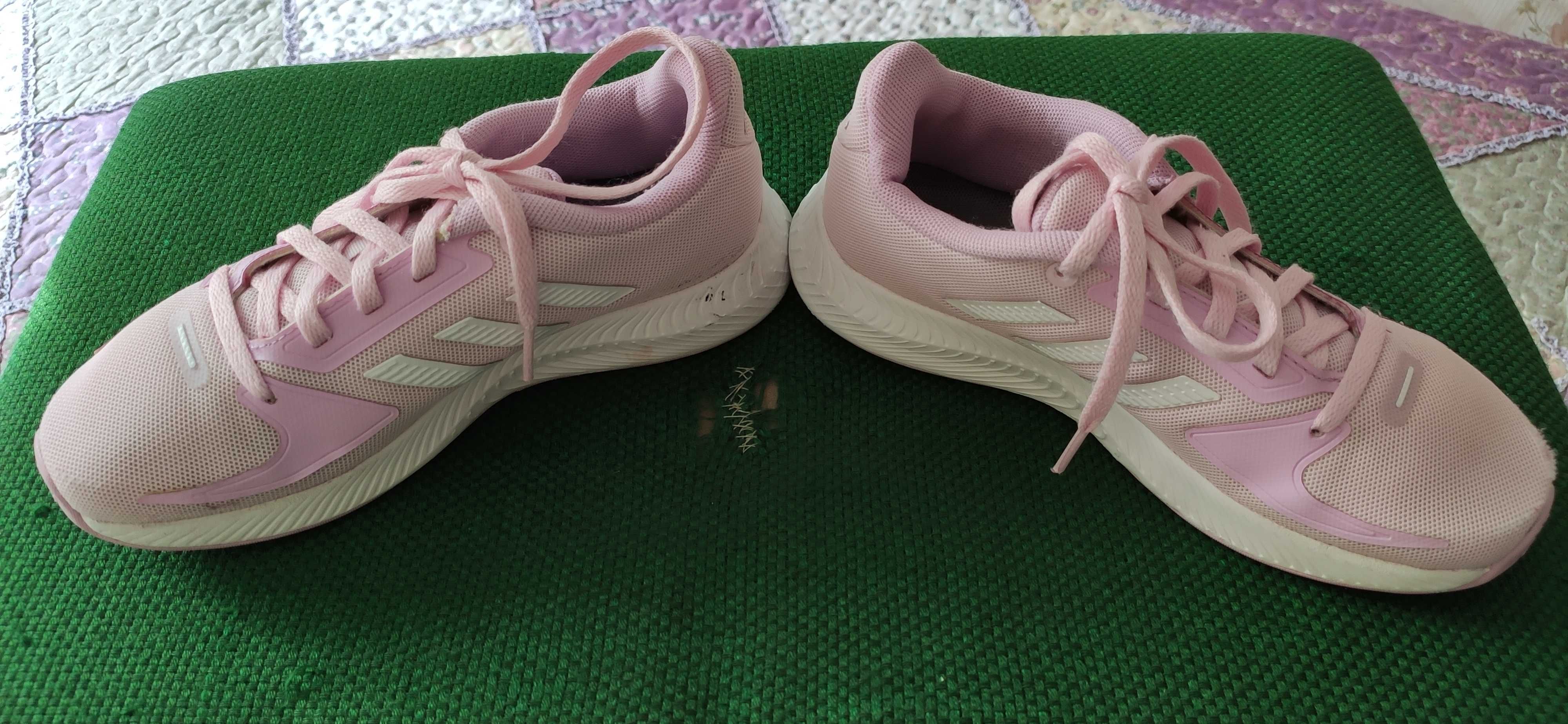 Продам детские кроссовки для бега Adidas.