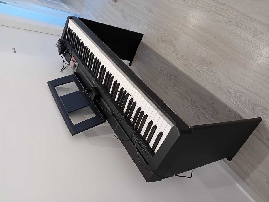 Piano Yamaha P-45 + estrutura de apoio (pés)