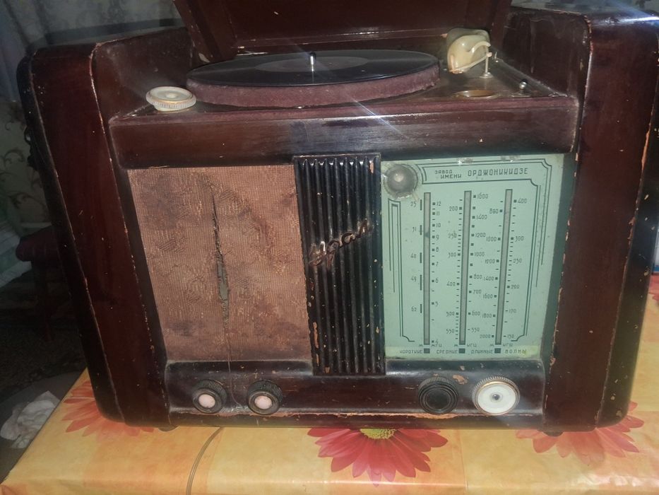 Продам радіолу старовину