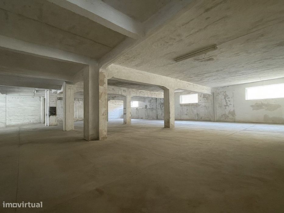 Armazém 700 m² - Barreiro