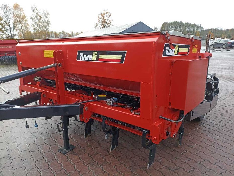 Siewnik zbożowy z podsiewaczem nawozu Tume  2500.Super stan