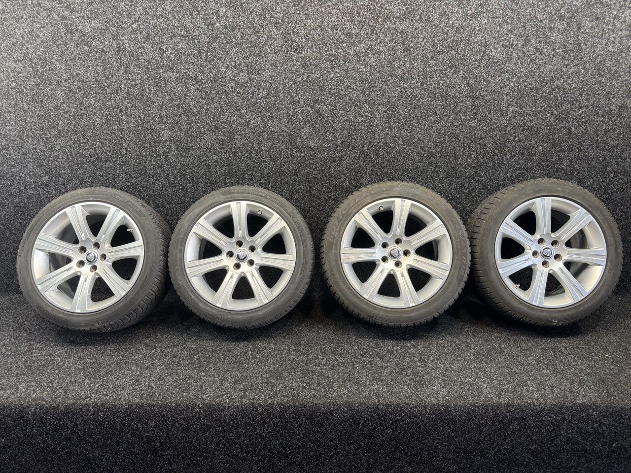 5X108  8.5R18 Jaguer  F-Tupe  XF  XJ  XK