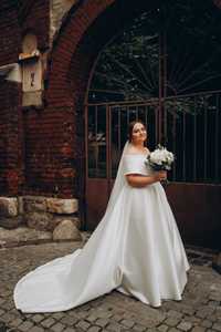 Весільна сукня Атлас 44р