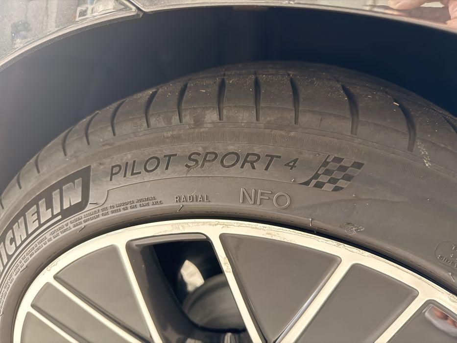 Porsche Taycan Turbo Jantes e Pneus