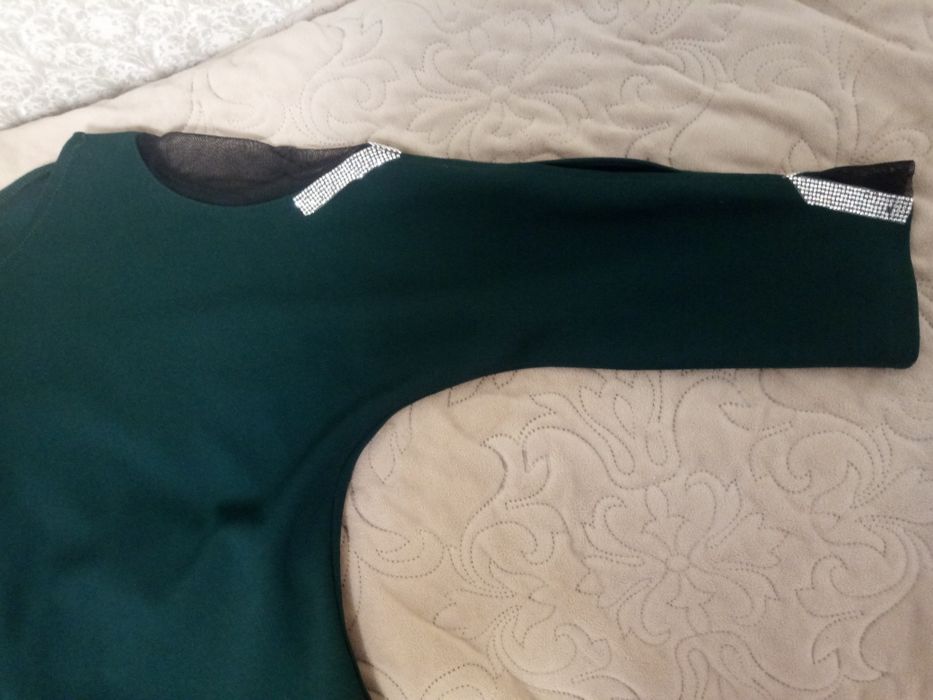 Красива жіноча сукня