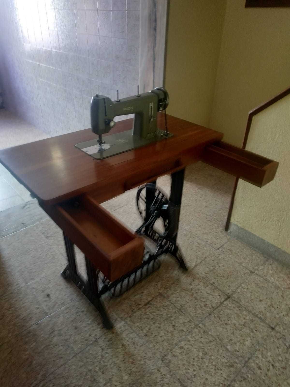 Máquina coser antiga - Necchi Bf Nova