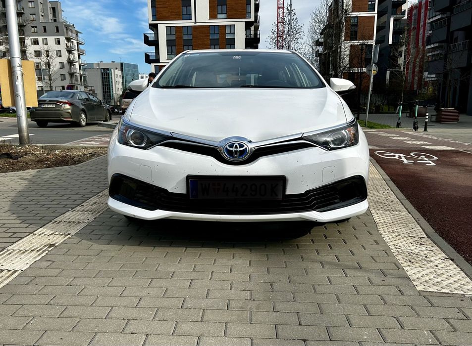 Toyota Auris Hybrid 2017 2 właściciel pełna faktura VAT