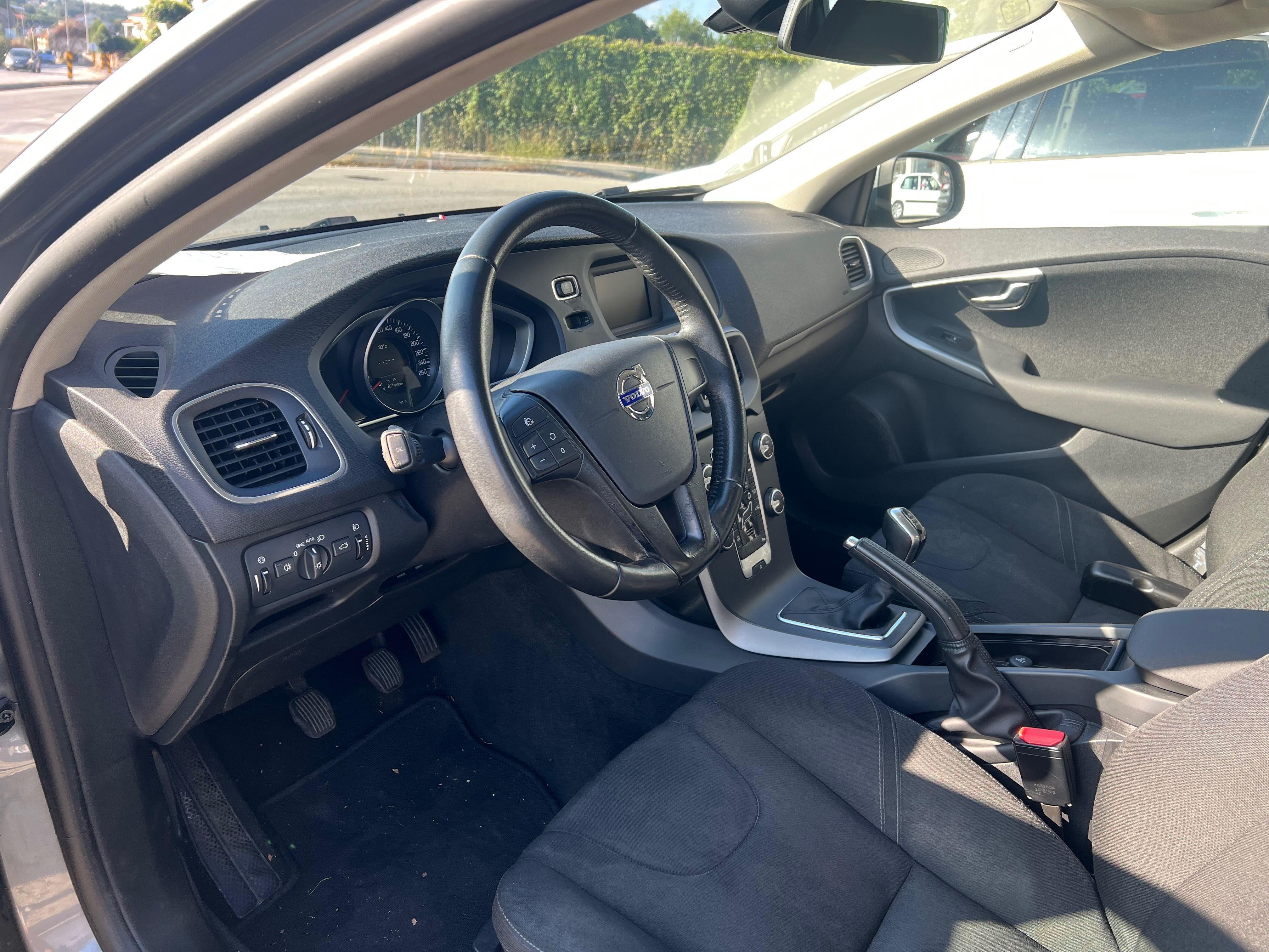 Volvo v40 D2- ótimo estado
