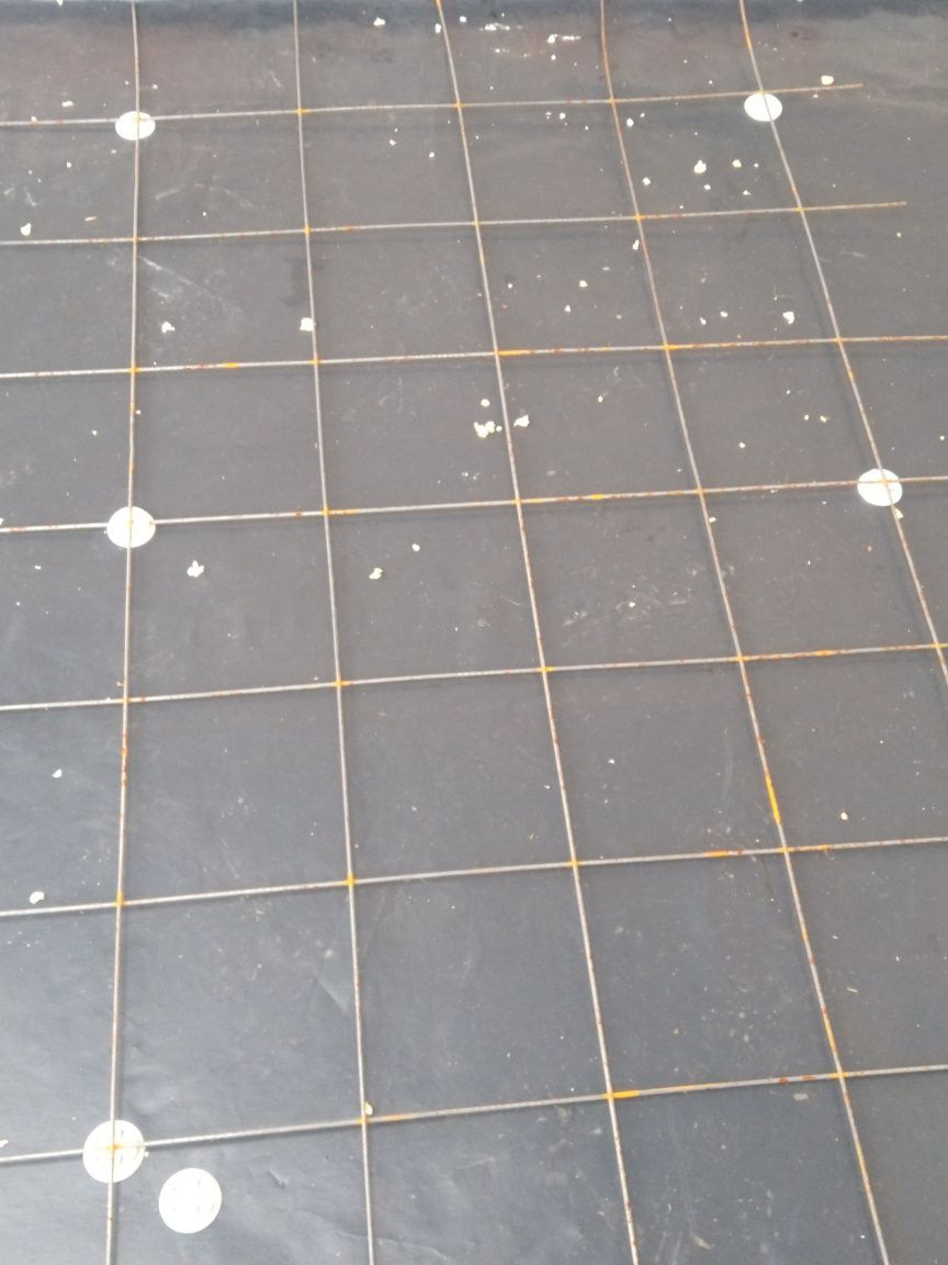Dystanse pod siatkę zbrojeniową
