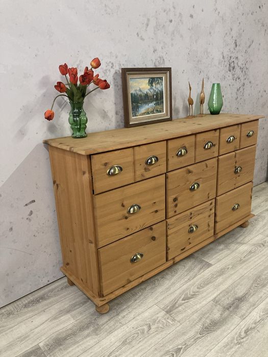 Sosnowa komoda typu aptekarka