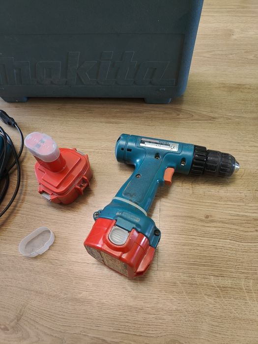 Wiertarko-wkrętarka Makita 6223D - bateria X2 , ładowarka, skrzynka