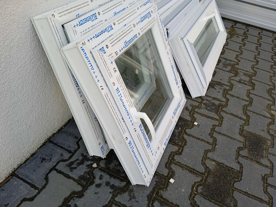 INWENTARSKIE gospodarcze okno uchylne 40x40 PCV białe NOWE I UŻYWANE