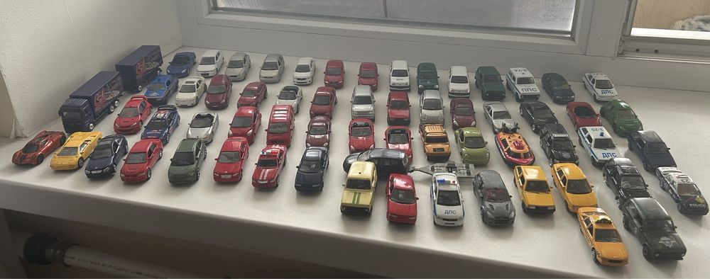 Продам машинки 1/64 масштаб