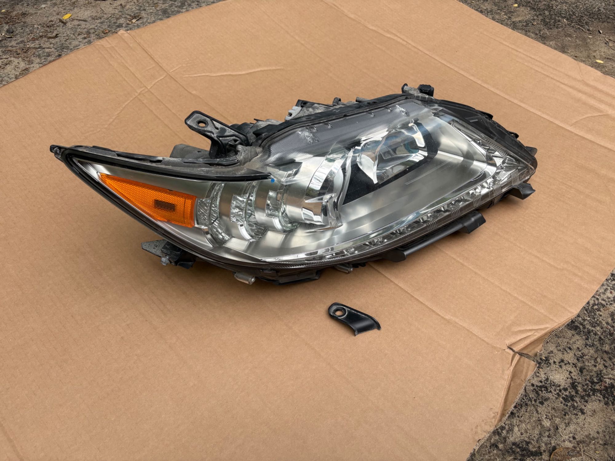 Фара передняя правая Lexus ES300h ES350 13-15 дорест ксенон 8114533B50