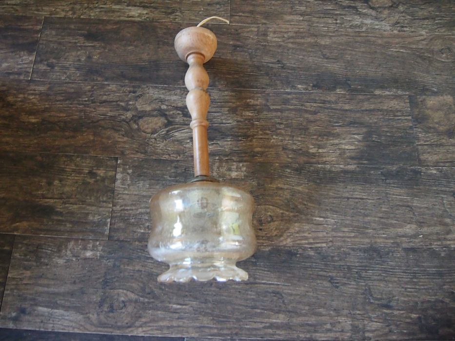 Lampa wisząca z czasów PRL