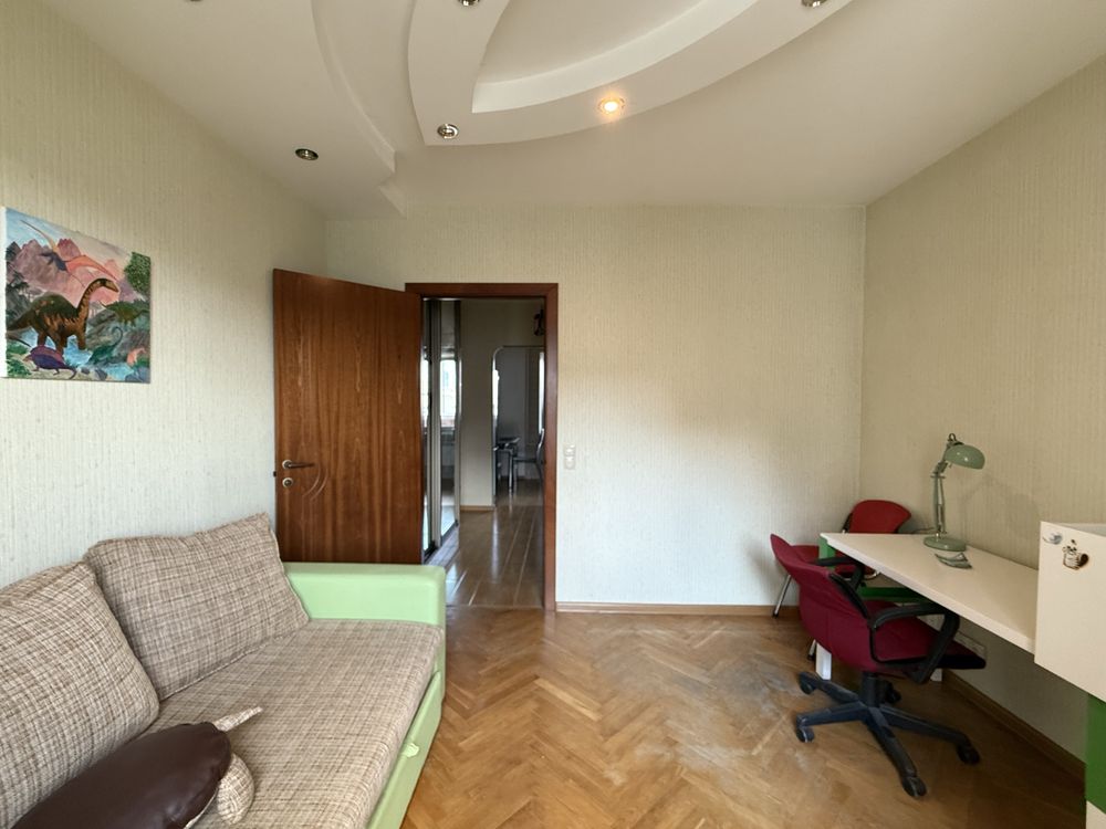 Оренда 3 кімнатної вул А.Ахматової , 4 м. Київ метро Позняки