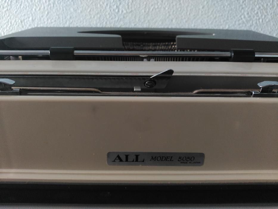 Vendo máquina de escrever portátil All - MODEL 5050