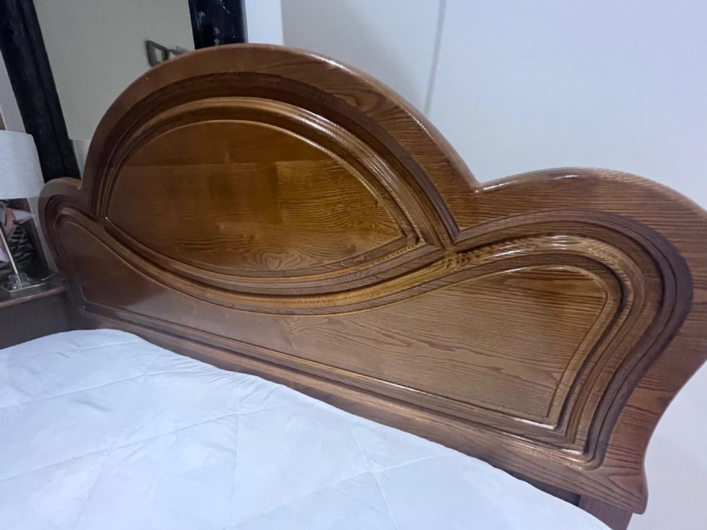 Cama Casal sem colchao e 2 mesas cabeceira