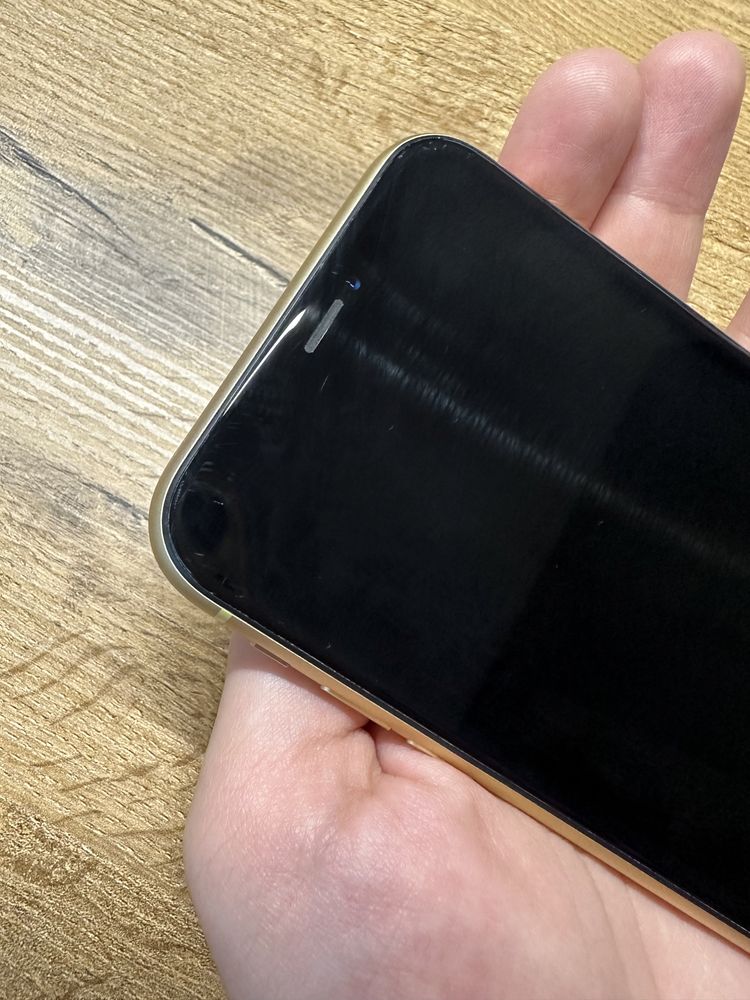 Żółty iPhone XR 64GB