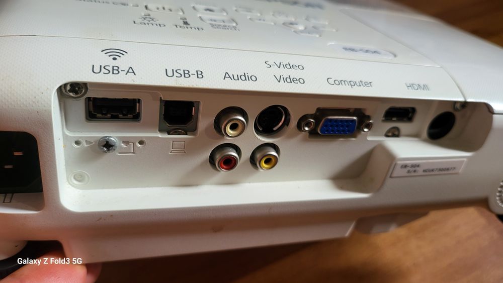 Проектор EPSON EB-S04 + нова лампа .