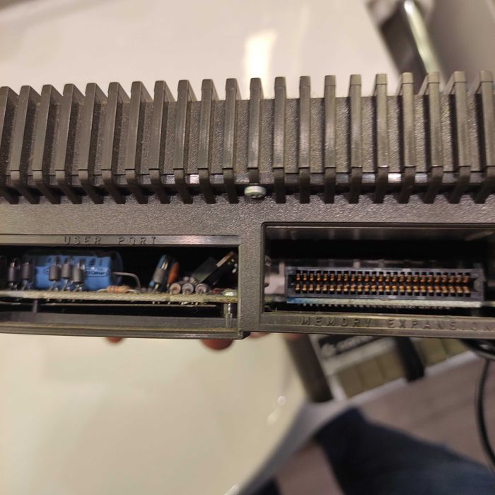 Ретро компьютер с магнитофоном