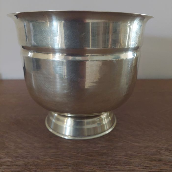 Piękna mosiężna osłonka na doniczkę