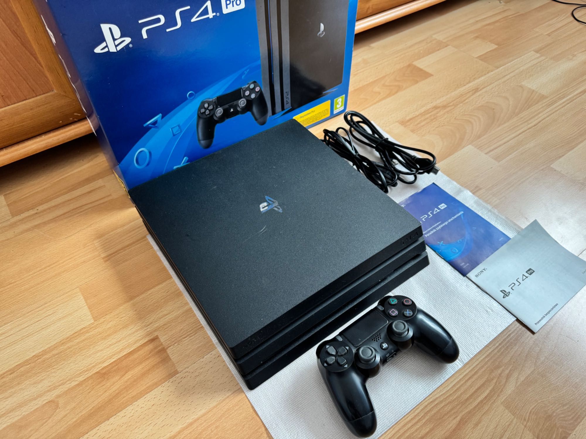 PS4 PRO 1TB CUH-7216B Zadbana