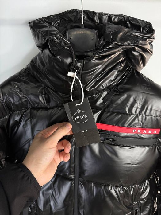 Пуховик Prada // щільний матеріал