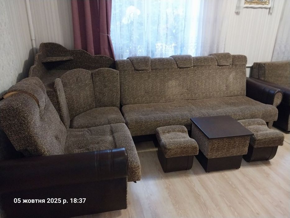 Меблі ( шафа, диван) б/у