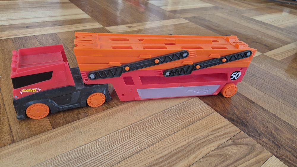 Автогрузовик хот вілс