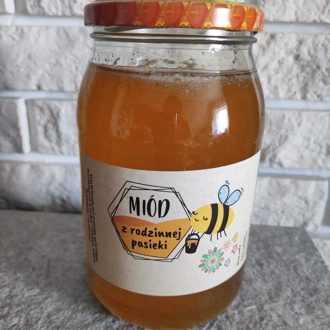 Sprzedaż miodu z własnej pasieki.