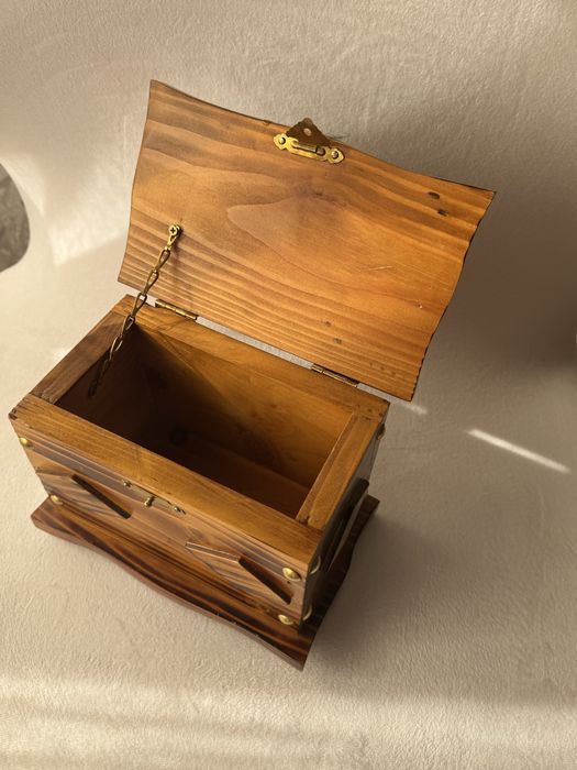 Baú miniatura em madeira