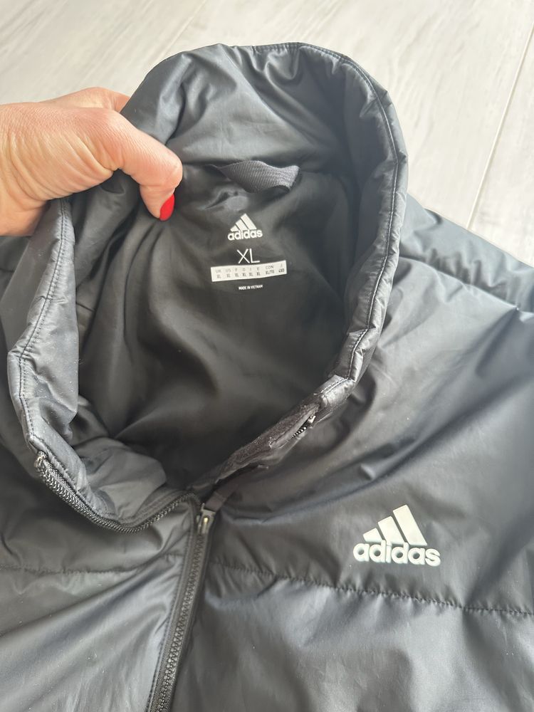 Весняна куртка Adidas