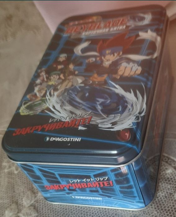 Бейблейд металева коробка бокс для карток